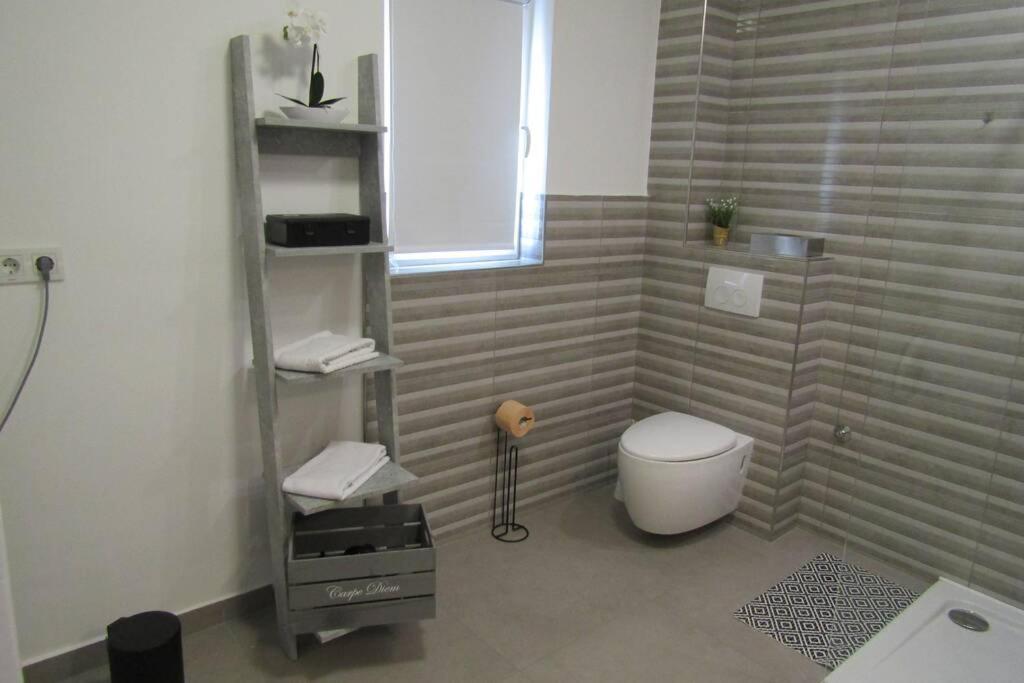 Apartman Megi & Studio Apartman Tomi - Self Check In คาปรินา ภายนอก รูปภาพ