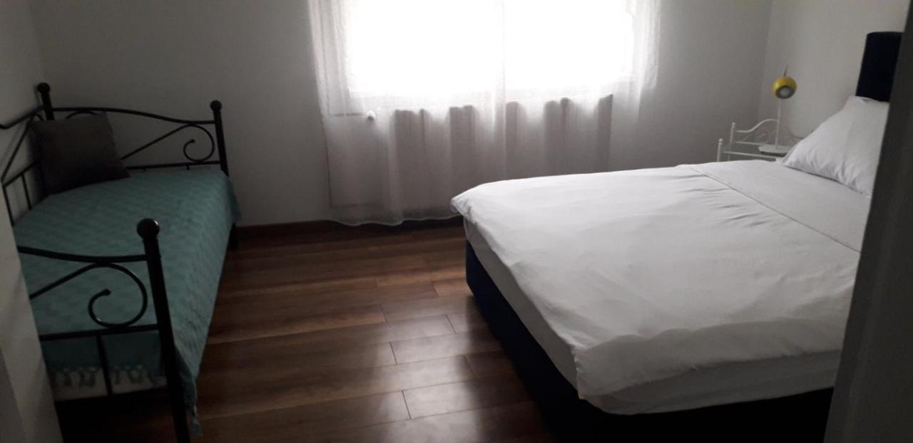 Apartman Megi & Studio Apartman Tomi - Self Check In คาปรินา ภายนอก รูปภาพ