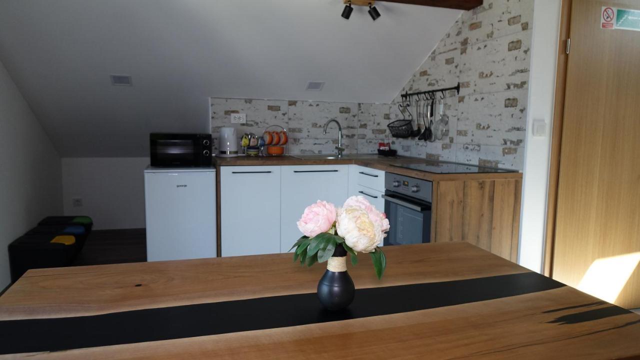 Apartman Megi & Studio Apartman Tomi - Self Check In คาปรินา ภายนอก รูปภาพ