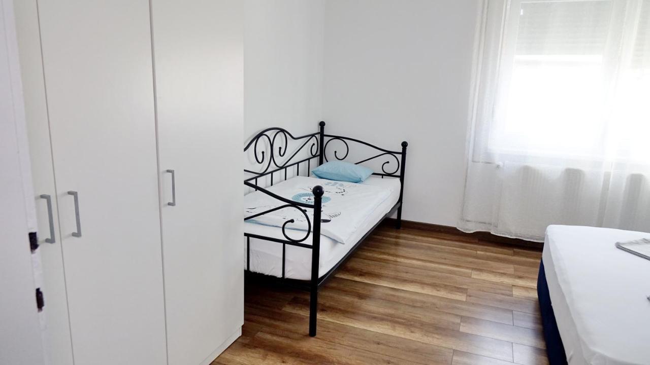 Apartman Megi & Studio Apartman Tomi - Self Check In คาปรินา ภายนอก รูปภาพ
